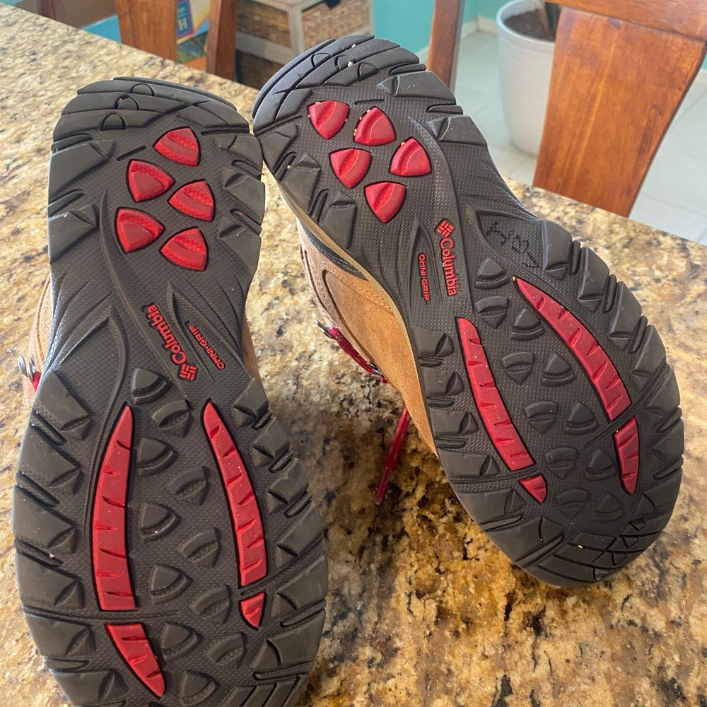 Columbia women’s hiking Boots with Red laces size 7 waterproof - Picture 2 of 5
